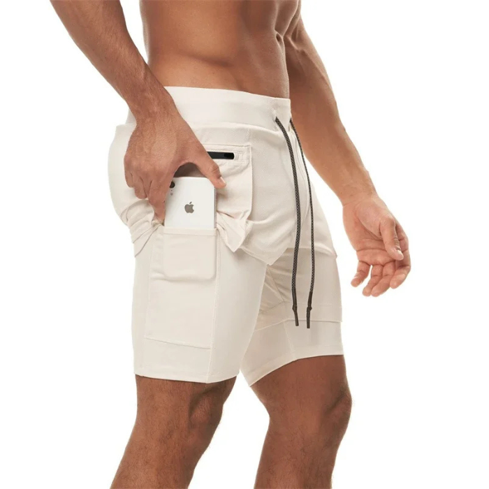Short sport homme ECET blanc – focus sur la poche latérale utilisée avec smartphone, confort et sécurité intégrés.