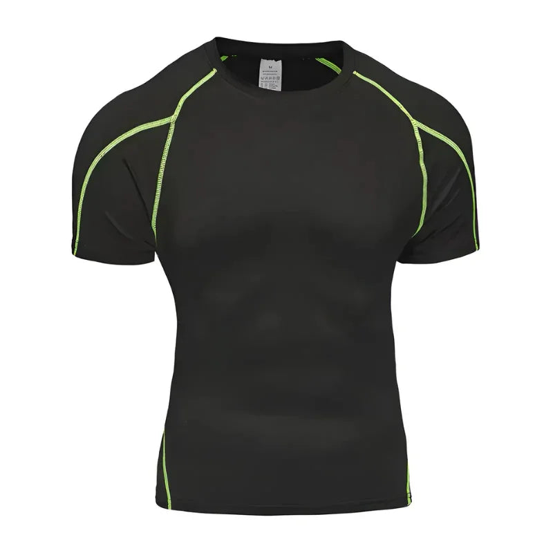 T-shirt de course homme UltraDry™ noir avec détails verts – respirant, léger, séchage rapide, tissu technique anti-humidité, idéal running et entraînement intensif.
