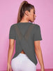 Optez pour notre t-shirt pour femme, parfait pour le yoga. Sa coupe légère et son tissu respirant assurent une liberté de mouvement et un confort optimal pendant vos séances.