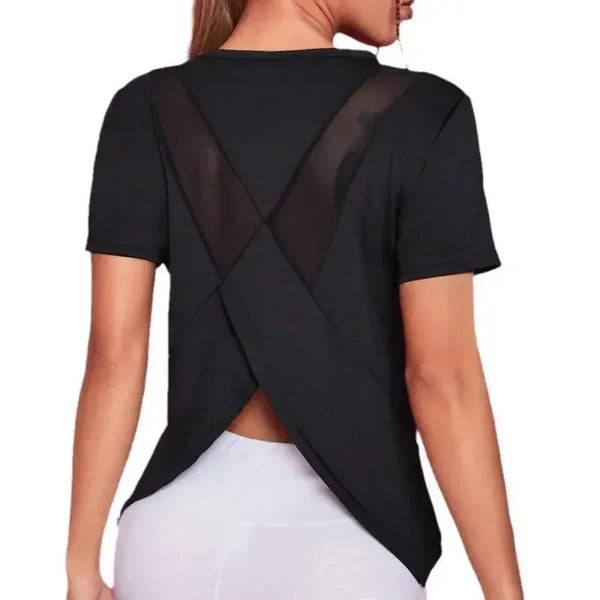 Le t-shirt oversize noir pour femme combine confort et style décontracté. Parfait pour une tenue casual ou pour vos moments de relaxation.