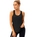 Débardeur sport femme noir vu de face, coupe fluide et tissu respirant côtelé