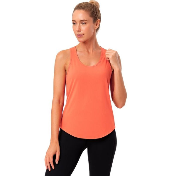 Débardeur sport femme orange vu de face, coupe athlétique et tissu léger anti-transpirant