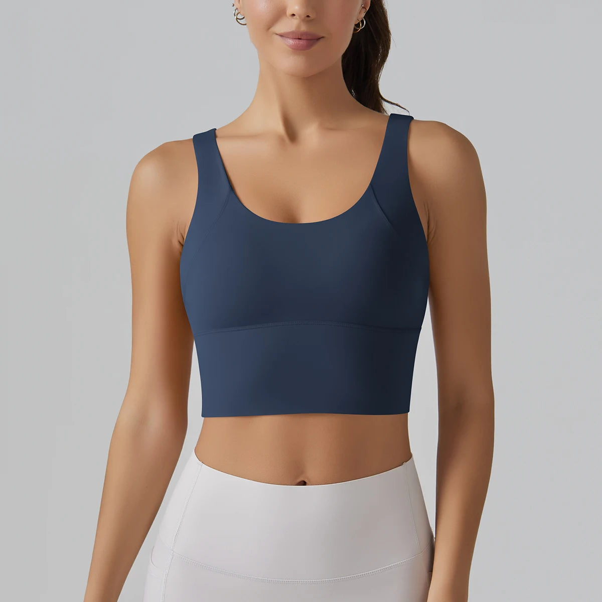 Débardeur de sport femme couleur Deep Navy, maintien gainant et tissu respirant, vue de face.