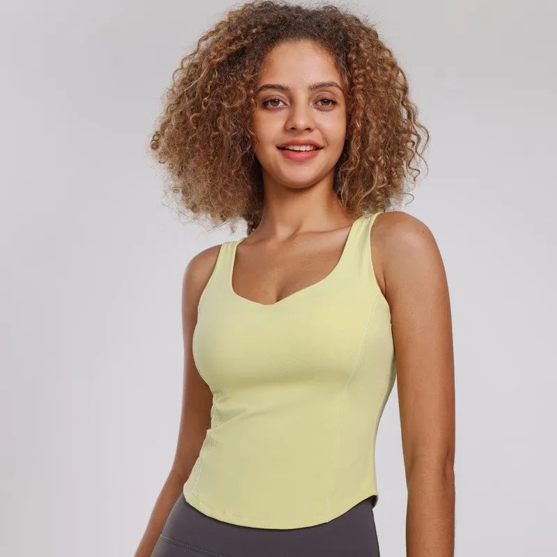 Débardeur jaune vitalité pour femme, maintien confortable et liberté de mouvement, haut sport idéal fitness et entraînement quotidien.

