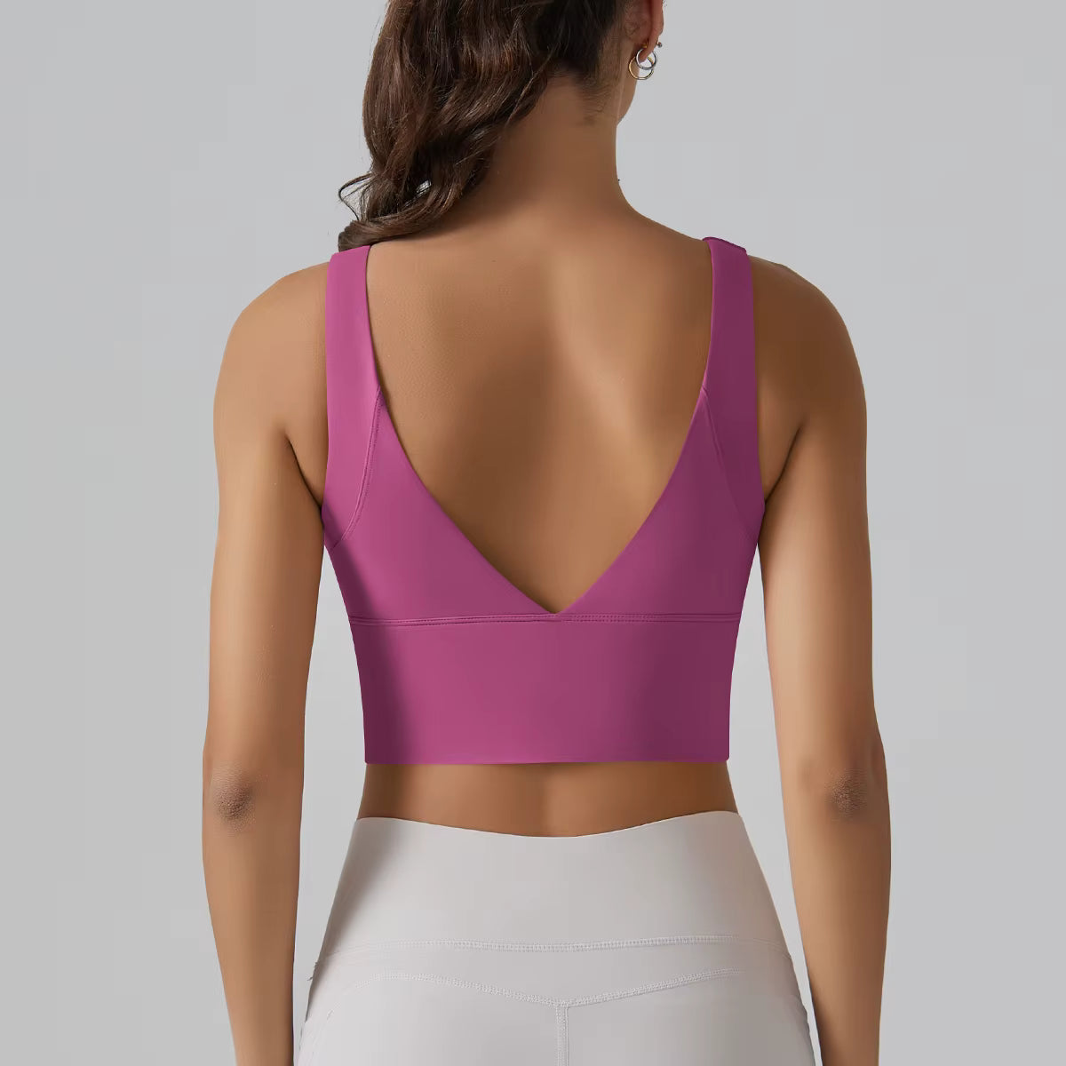 Débardeur sport femme couleur Orchid Pulse avec dos nageur profond, maintien technique, vue arrière.