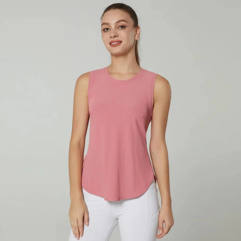 Débardeur de sport femme rose respirant, vue de face simple, idéal pour le fitness, la gym et les séances d’entraînement