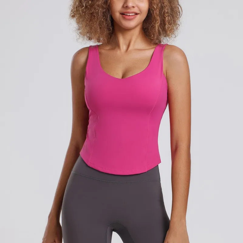 Haut sport femme rose énergie, coupe athlétique respirante avec maintien confortable, idéal séance de fitness et running.
