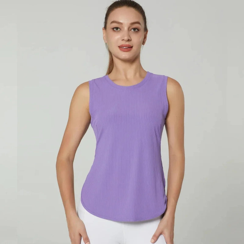 Débardeur de sport femme violet respirant, vue de face, idéal pour le fitness, la gym et les séances d’entraînement