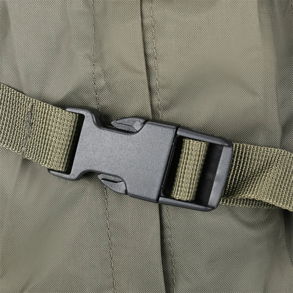Zoom sur la boucle de serrage et la sangle réglable du sac à dos randonnée tactique 30-40L