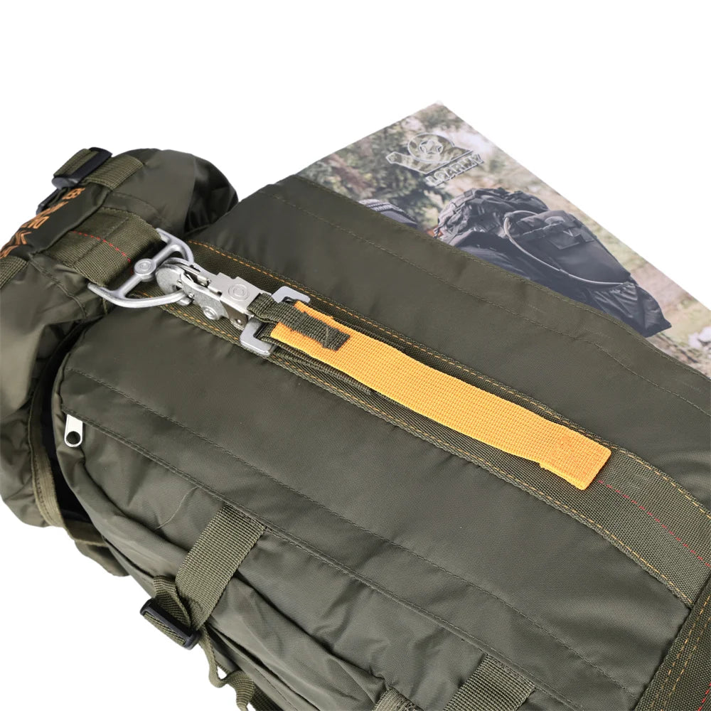Zoom sur fermeture éclair renforcée du sac à dos randonnée tactique 30-40 litres en nylon
