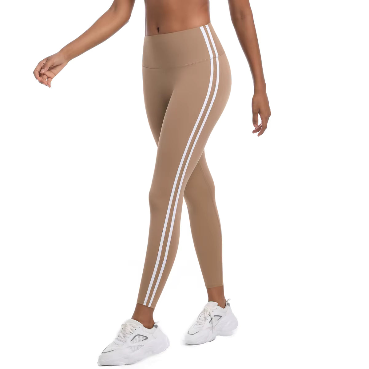 Détail des bandes latérales du legging de sport femme beige sable taille haute

