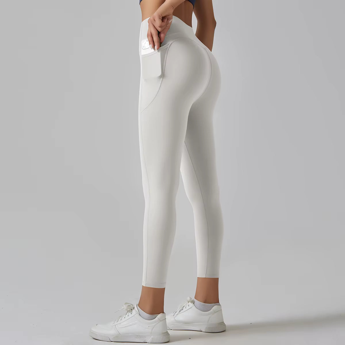 Legging de sport femme blanc ivoire taille haute vue de profil avec coupe ajustée