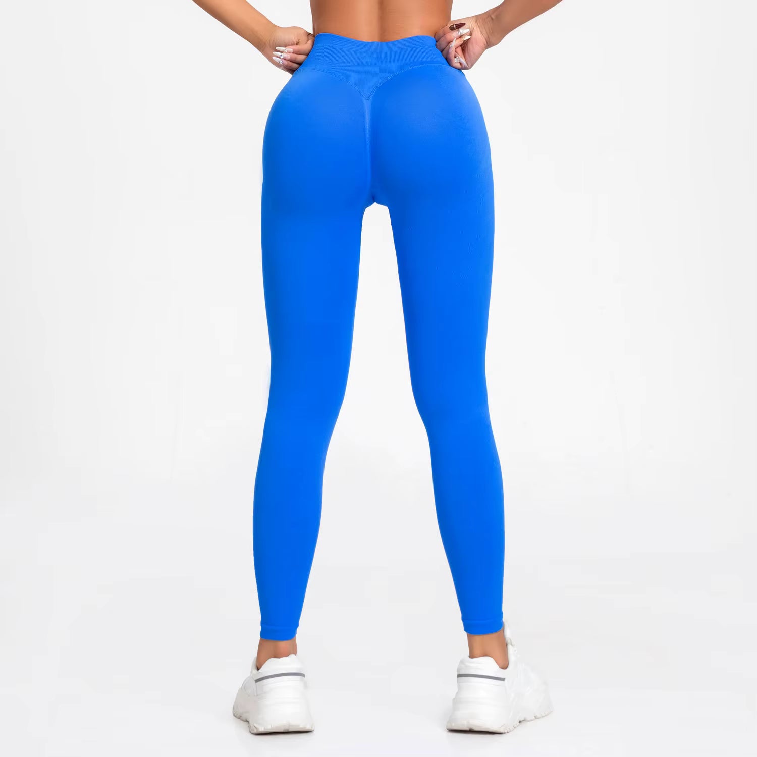 Legging de sport femme bleu électrique porté en mouvement avec maintien stable et coupe ajustée
