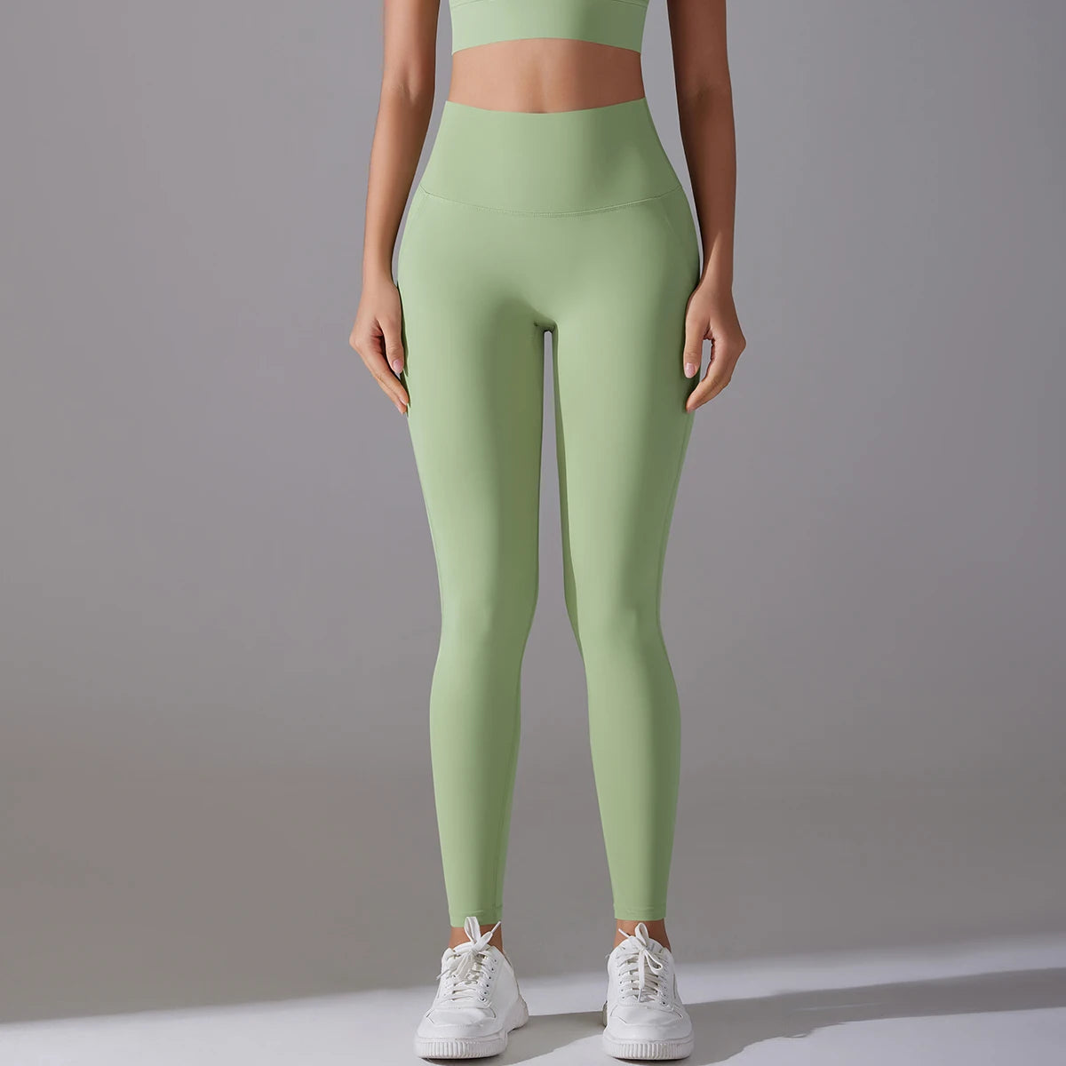 Legging de sport femme vert clair taille haute vue de profil avec coupe ajustée
