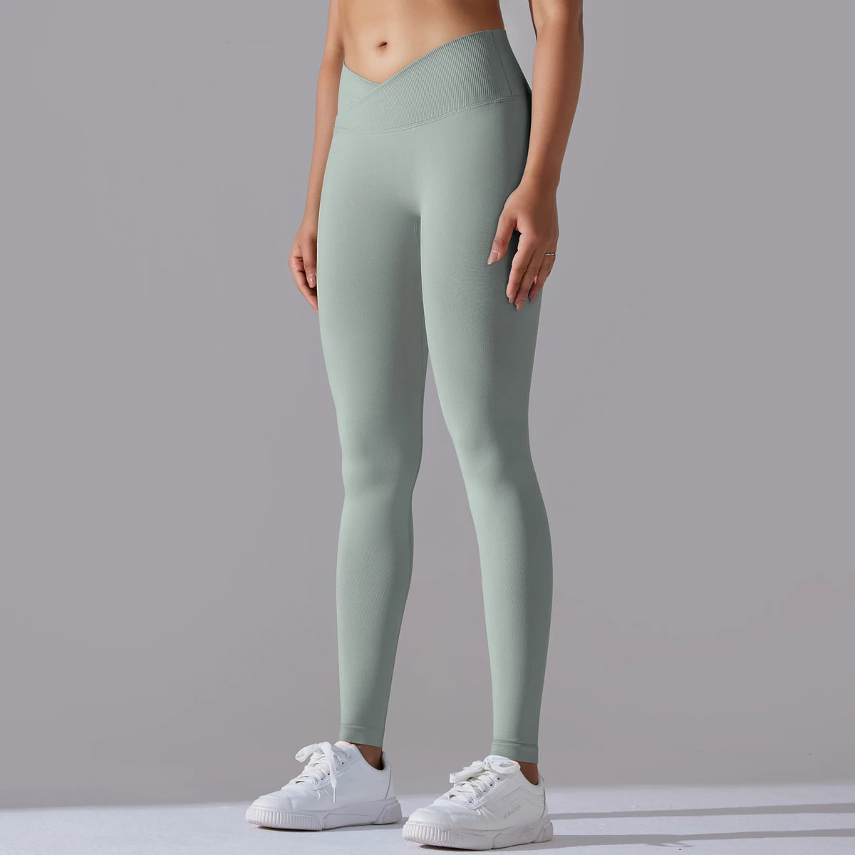 Legging de sport femme vert sauge clair taille haute confortable et respirant
