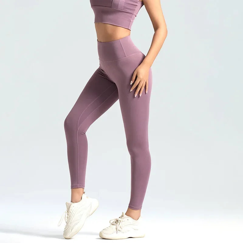 Legging de sport femme violet mauve taille haute effet galbant porté en studio
