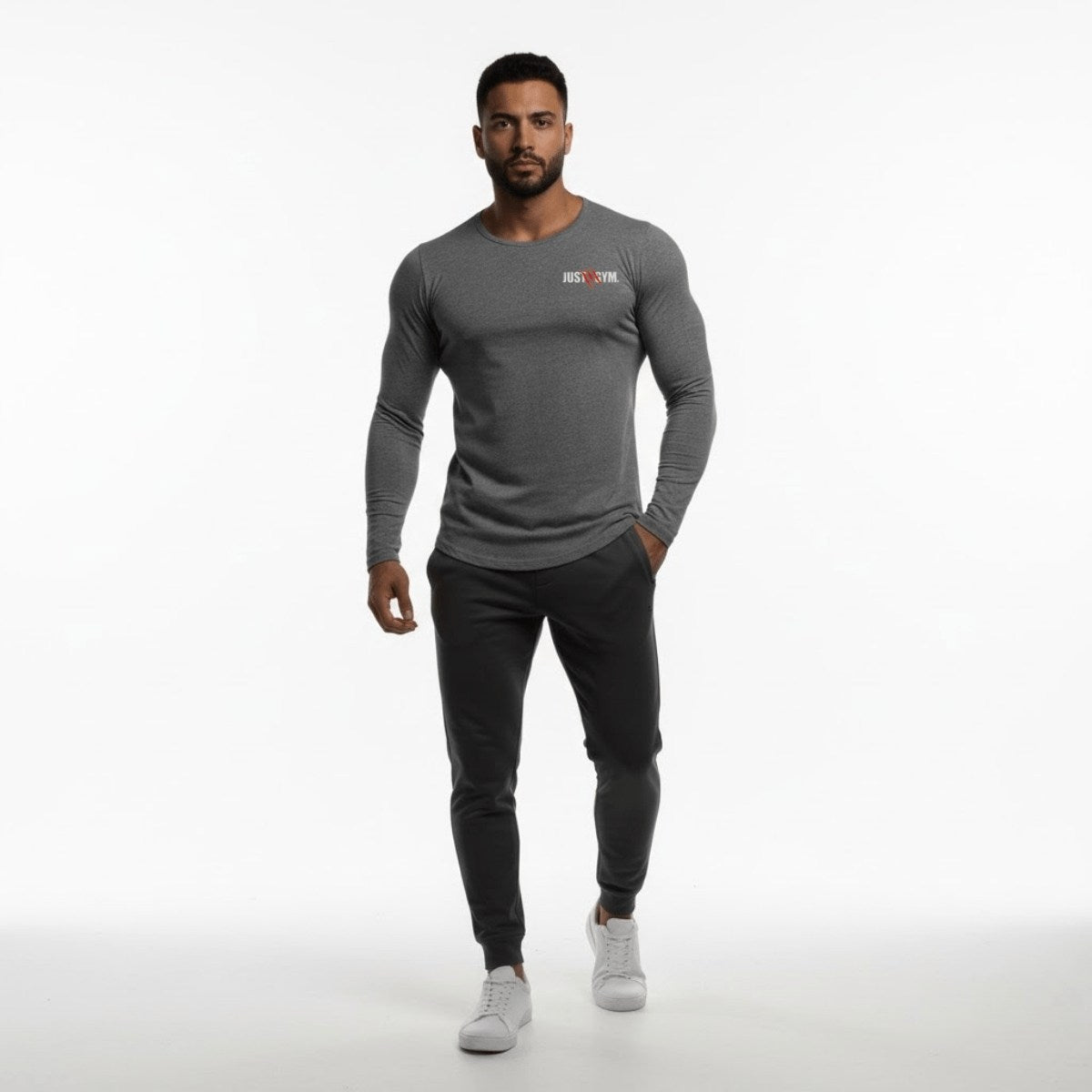Tenue fitness homme grise avec haut manches longues coupe athlétique
