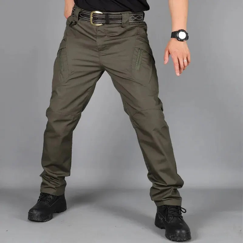 Pantalon cargo tactique homme kaki style militaire avec poches latérales, coupe confortable pour randonnée et activités outdoor