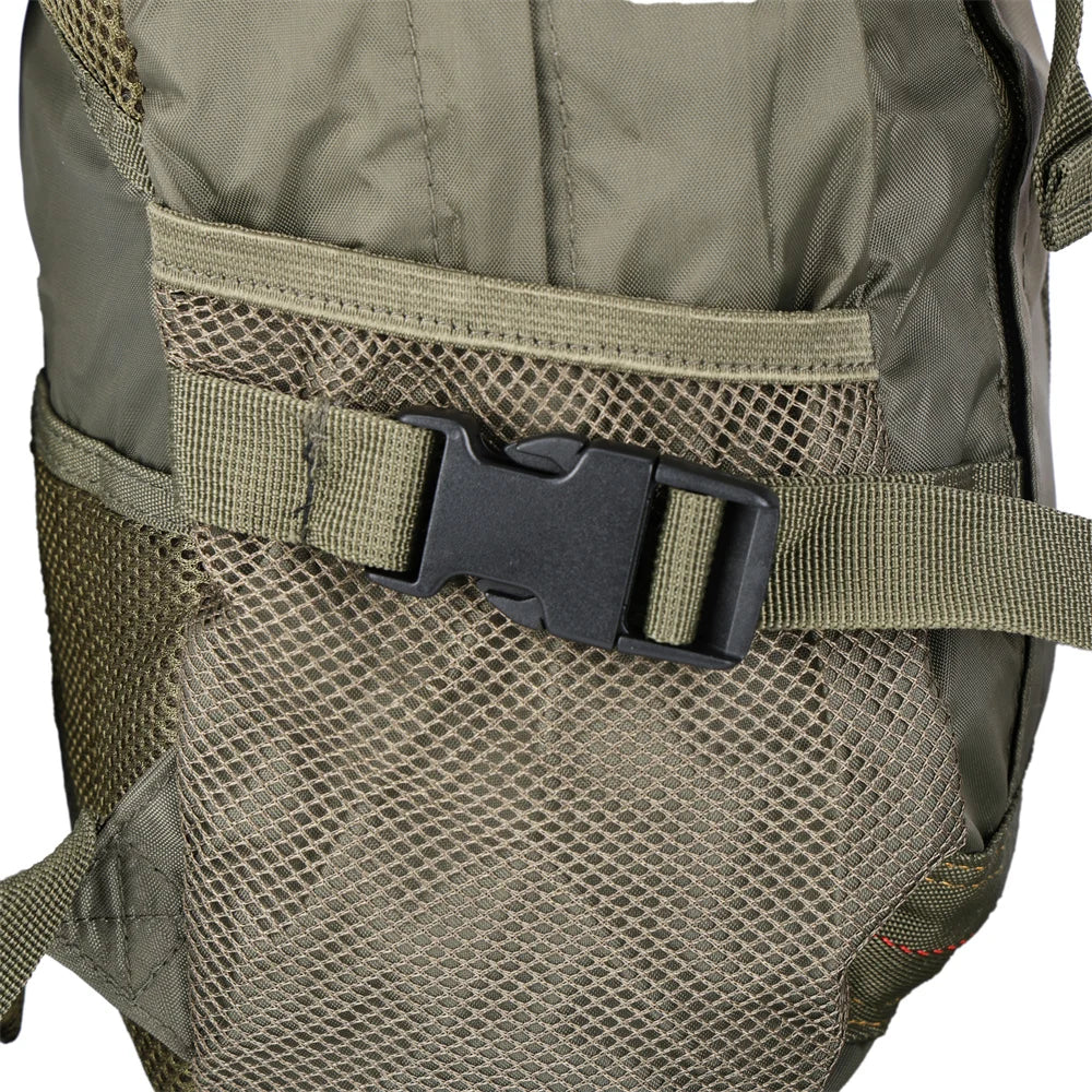 Détail poche filet latérale du sac à dos randonnée tactique 30-40 litres avec sangle réglable