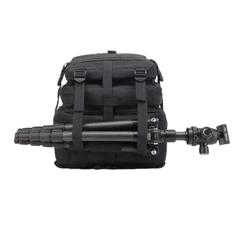 Sac à dos tactique 45L avec sangles de fixation permettant d’attacher un trépied ou équipement randonnée outdoor et photographie