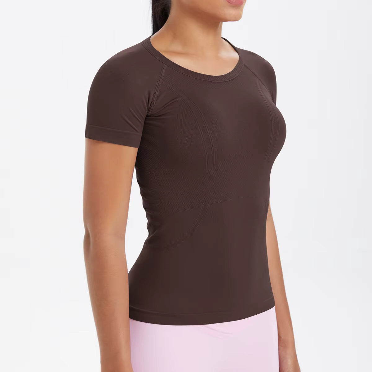 T-shirt technique femme marron stretch, ajusté et confortable pour le fitness
