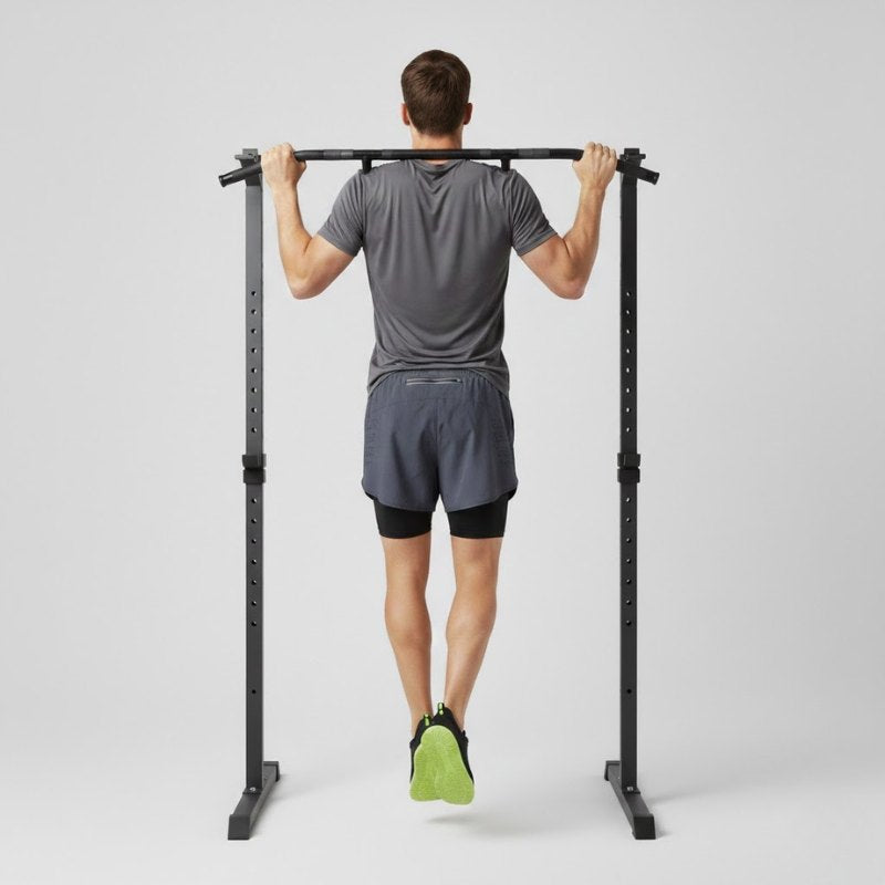 Short running homme 2 en 1 avec doublure compression, vue arrière en situation d’entraînement, tissu respirant et maintien optimal pour course et fitness.