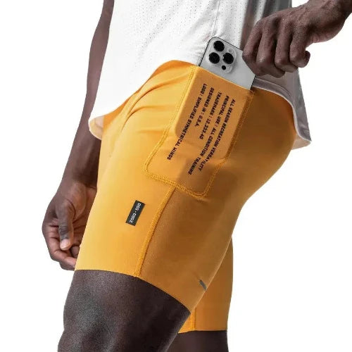 Short de running homme jaune avec taille élastique, conçu pour la course et les entraînements intenses.