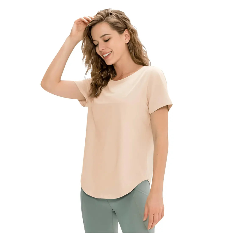 T-shirt de sport pour femme, parfait pour toutes vos activités sportives. Confortable et durable pour des performances optimales."