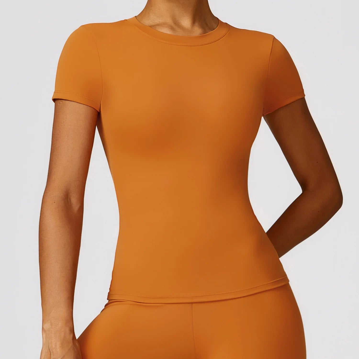T-shirt sport femme gainant terracotta chaud, vue dos et coupe ajustée