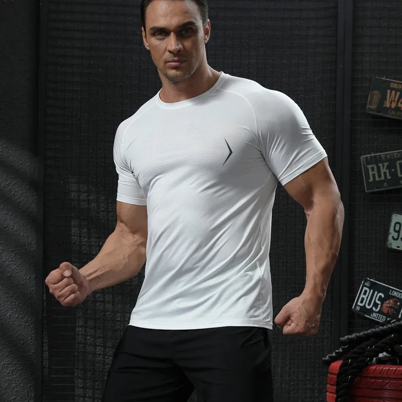 T-shirt de sport homme blanc respirant, coupe ajustée, vue de face