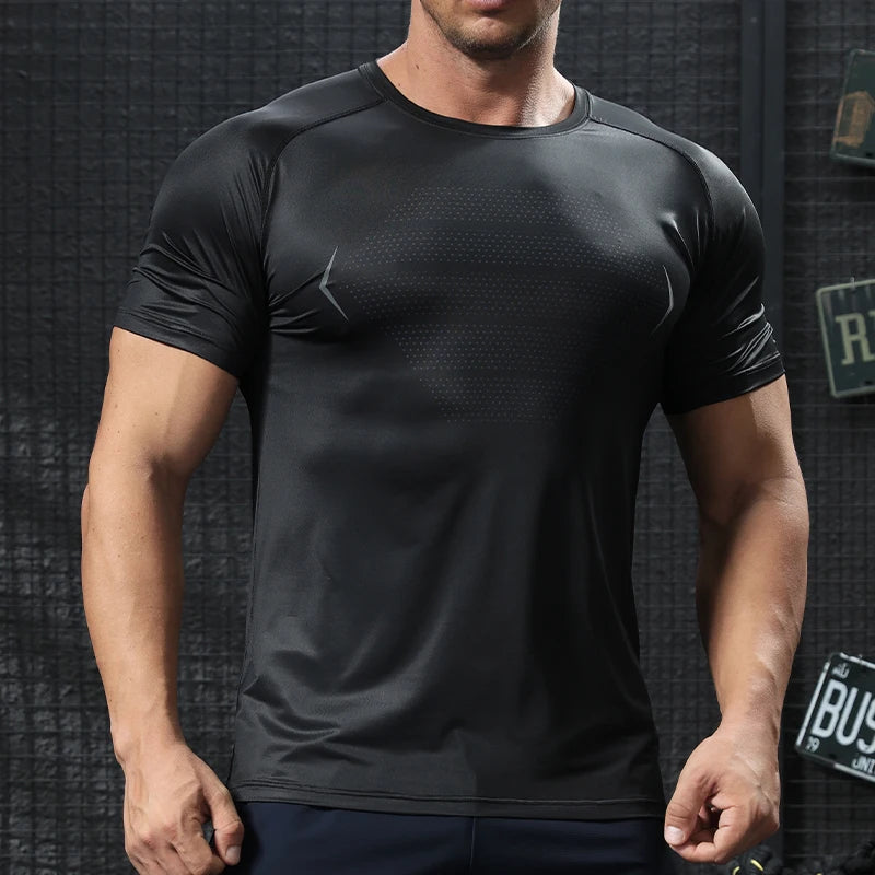 T-shirt de sport homme noir ajusté, tissu respirant et confortable