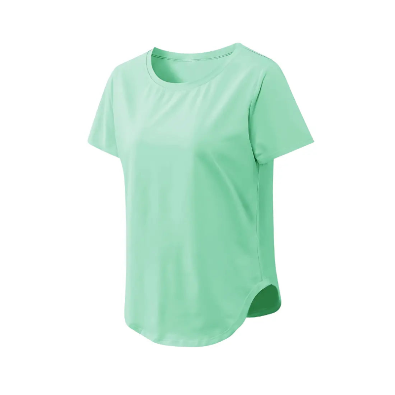 T-shirt de sport pour femme en vert, idéal pour le yoga. Confort optimal et tissu respirant.