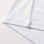 Détail couture et finition du tee-shirt femme blanc imprimé Paris La Ville Lumière, tissu respirant