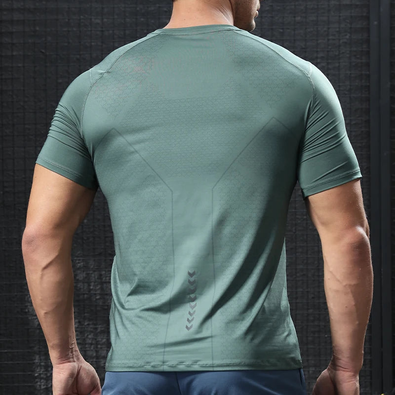 T-shirt de sport homme vert kaki à coupe ajustée pour entraînement intensif en salle
