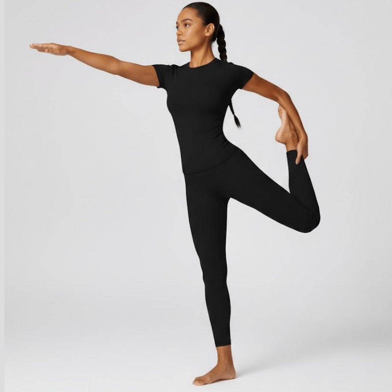 Tenue de sport femme noire confortable et respirante, idéale pour yoga, fitness et usage quotidien
