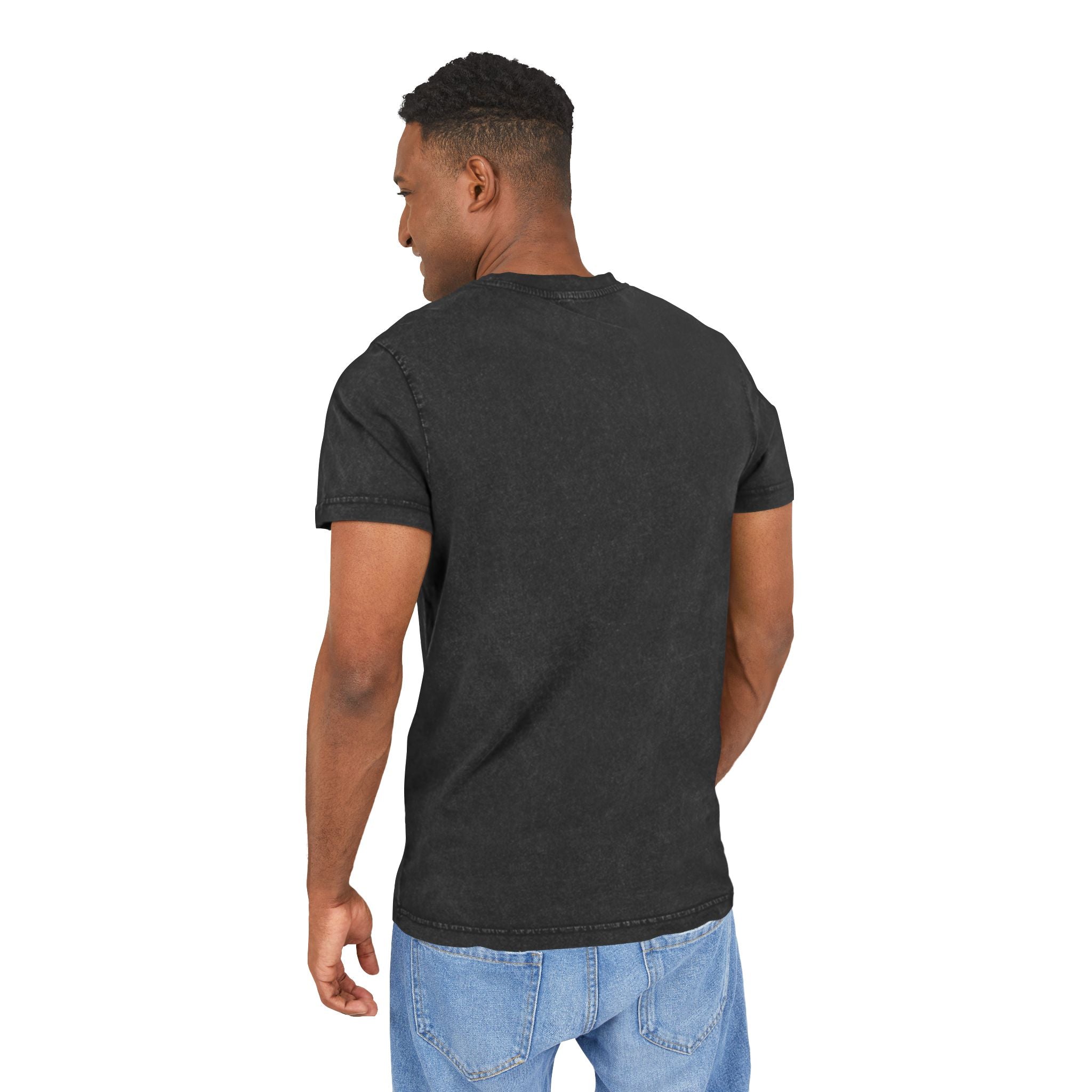 Homme portant un t-shirt noir acid wash DTS style streetwear vintage vue arrière