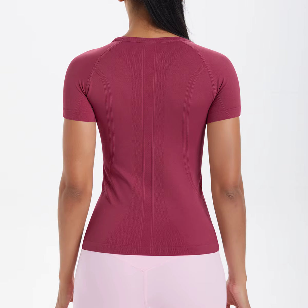 Dos du t-shirt fitness femme bordeaux, tissu respirant offrant liberté de mouvemen