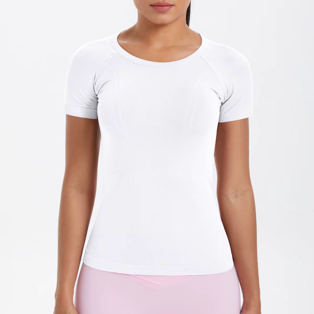 Dos du t-shirt sportif femme blanc, maintien du dos et liberté de mouvement séance fitness
