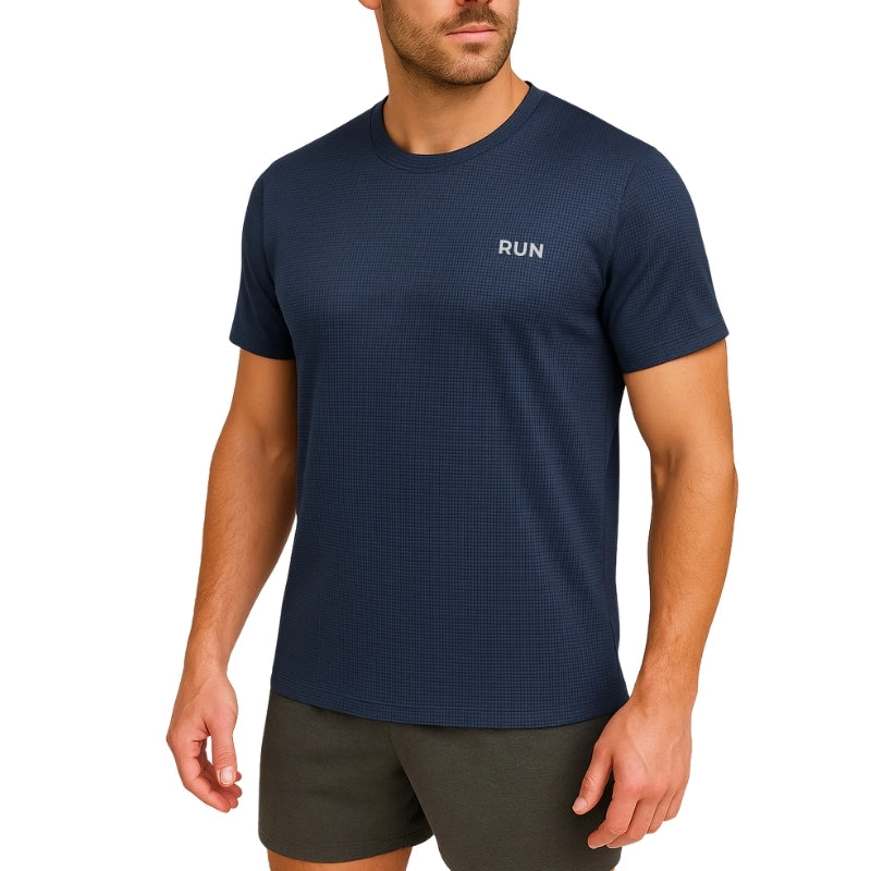 T-shirt sport homme bleu porté – respirant, coupe athlétique, séchage rapide – technologie UltraRespire™