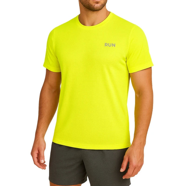  T-shirt sport homme jaune fluo porté – technologie UltraRespire, respirant, séchage rapide, coupe ajustée