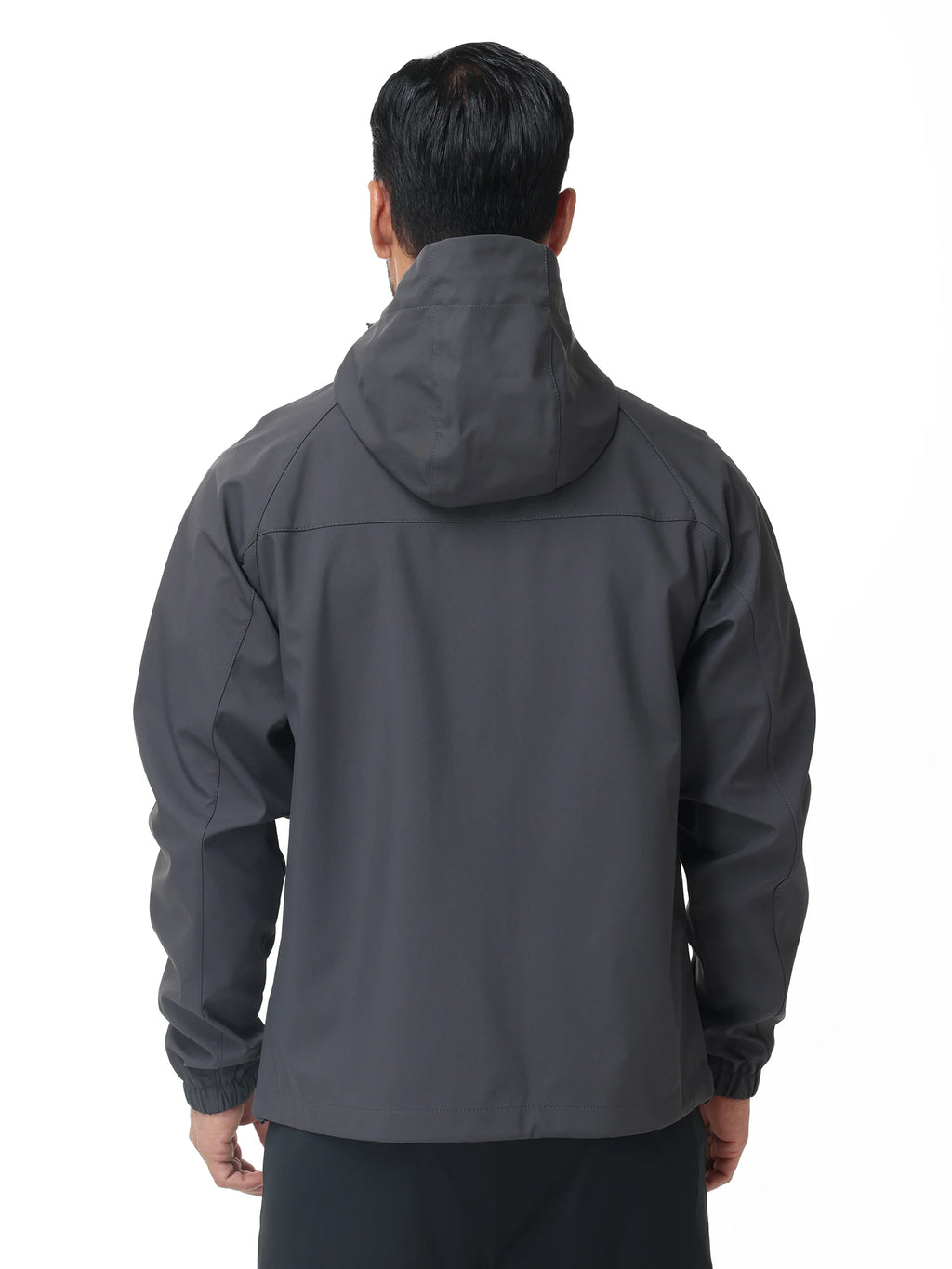 Vue arrière veste coupe vent homme gris avec capuche pour randonnée outdoor