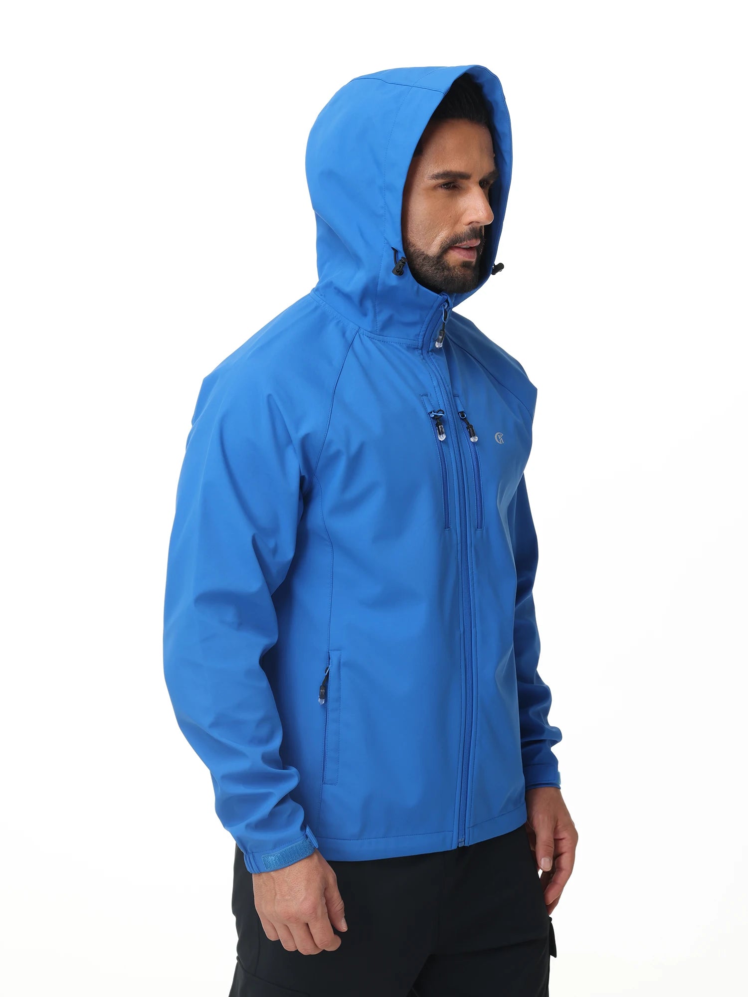 Profil veste randonnée homme bleue avec capuche pour trekking et protection contre le vent